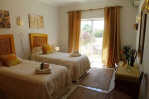 Karma Surf Retreat–Shared Twin Bed Suite with Ensuite
