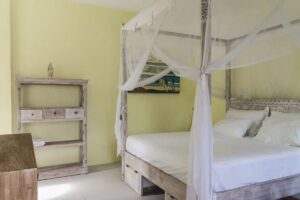 Isla Indah Retreat–Upgrade Aircon Room at our Retreat for 2 persons